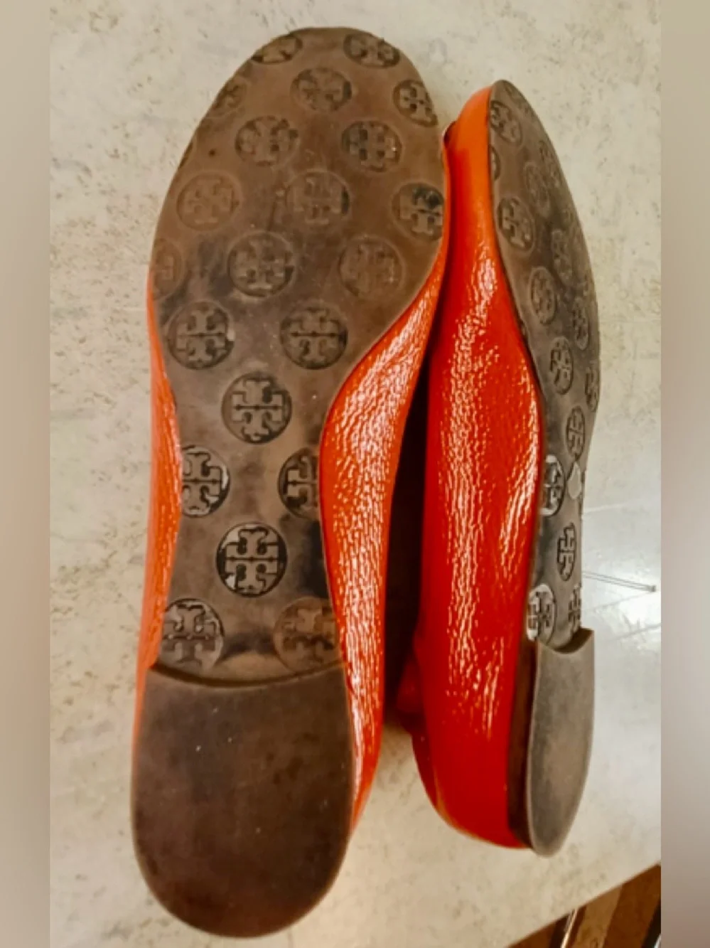 Tory Burch Orange Patent Leather Ballet Flats with Gold Logo - Picture 8 of 9
